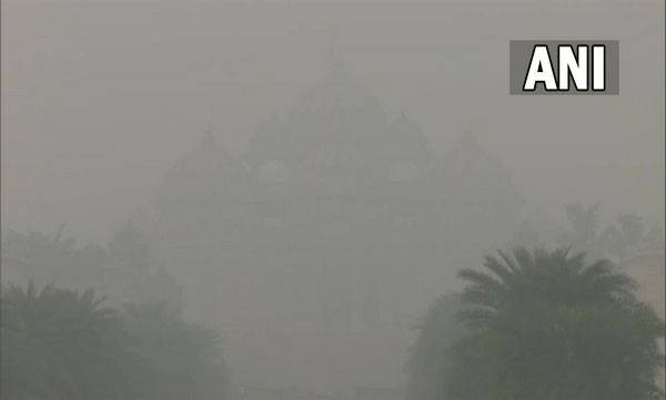 Delhi's AQI plunges into 'severe' category; Air quality panel says no need for Stage-III curbs 